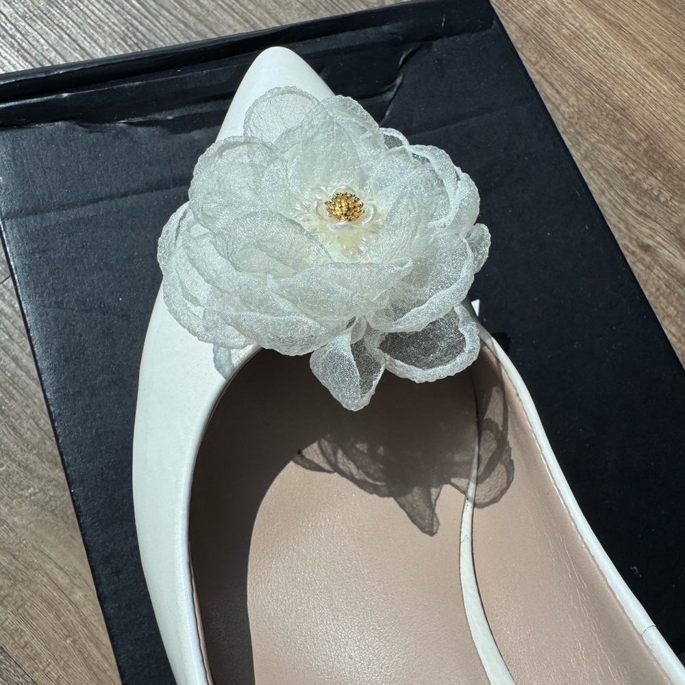 White Floral Shoe Clips